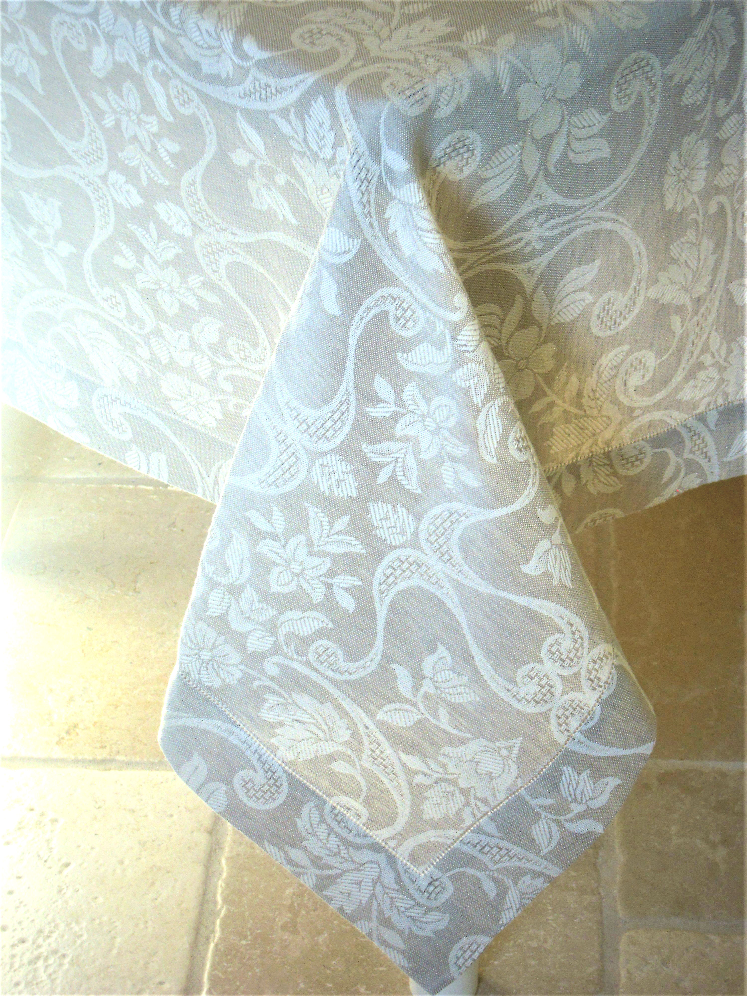 Tovaglia, tessitura artigianale in misto lino/cotone, con disegno giglio e finitura punto a giorno, colore grigio cm 350x160