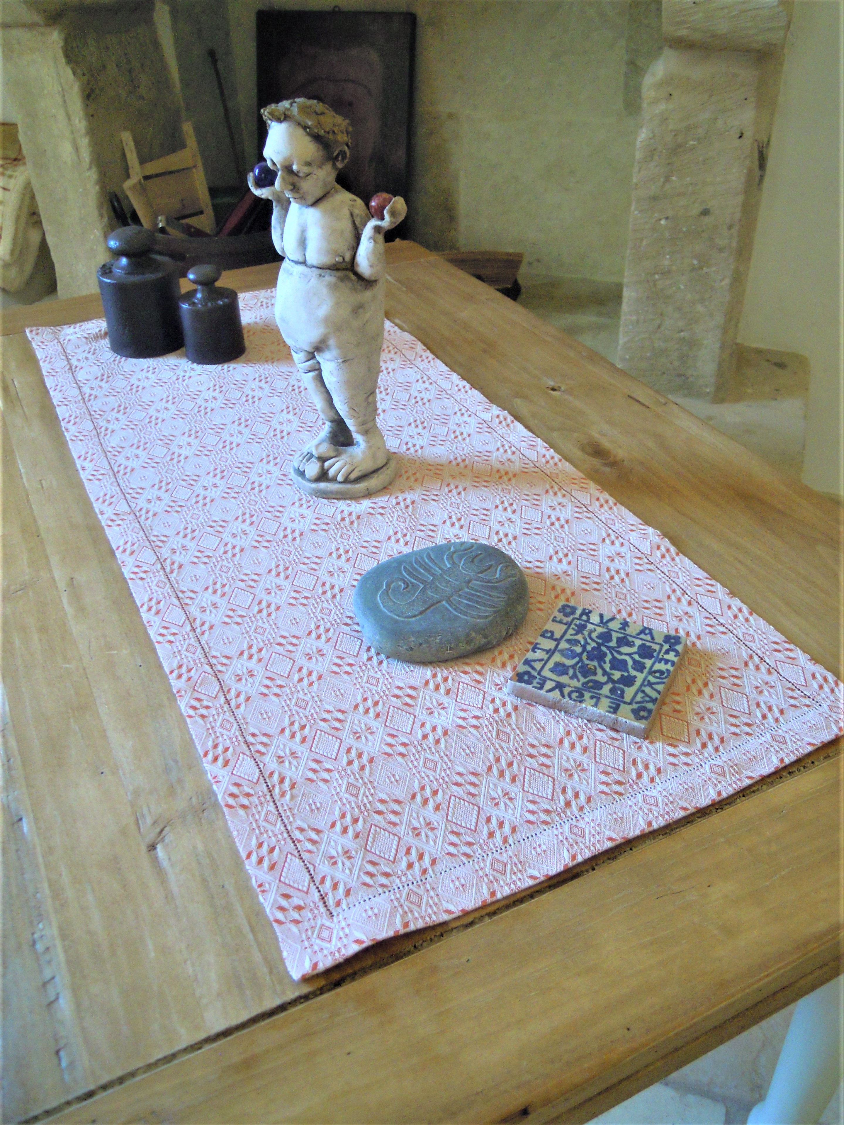 Runner da tavola, tessuto artigianalmente con disegno Biscotto salentino, disponibile nella misura cm 100x45, colore zenzero