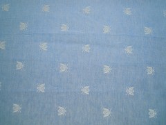 Tovagliolo, tessitura artigianale in misto lino/cotone, disegno con api di colore azzurro, finitura a punto giorno, cm 40x40open stitch, grey color available in size cm 40x40.