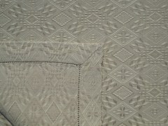 Tovaglietta per colazione, tessitura artigianale in misto lino/cotone, con disegno a rombi e finitura punto a giorno, colore tortora cm 45x60.