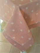 Tovaglia, tessitura artigianale in misto lino/cotone, con disegno con api e finitura punto a giorno, colore rosso cm 200x160
