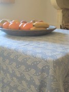 Tovaglia, tessitura artigianale in misto lino/cotone, con disegno a spighe e finitura punto a giorno, colore blu cm 100x100