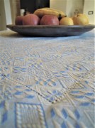 Runner da tavola, tessuto artigianalmente con disegno a rombi, disponibile nella misura cm 250x45, colore blu