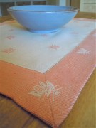 Tovaglietta per colazione, tessitura artigianale, disegno con api, colore rosso