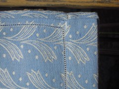 Tessitura artigianale con disegno a spighe, color azzurro