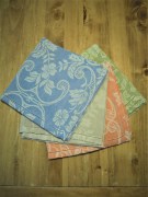 Tovagliolo, tessitura artigianale in misto lino/cotone, disegno con api di colore rosso, finitura a punto giorno, cm 40x40open stitch, grey color available in size cm 40x40.