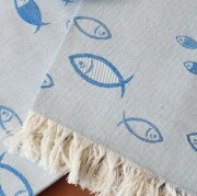 Asciugomare in misto lino, disegno con pesci colore azzurro