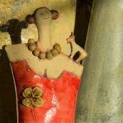 Lady e capretta, pezzo unico artigianale in ceramica. Altezza cm 12