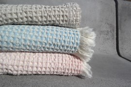 Telo mare tessitura artigianale in cotone naturale con rilievo a nido d'ape, colore verde e nero